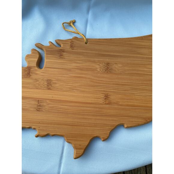 All Wood Cutting Serving Board shaped like America / USA / United States EUC - Picture 6 of 14